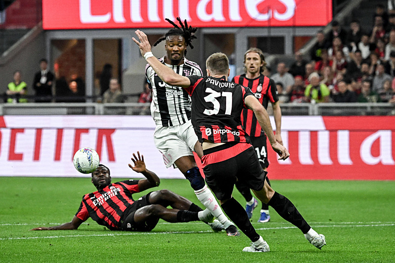 Fenerbahçe ve Galatasaray’dan stoper kapışması! Yıldız isim Milan’dan ayrılıyor