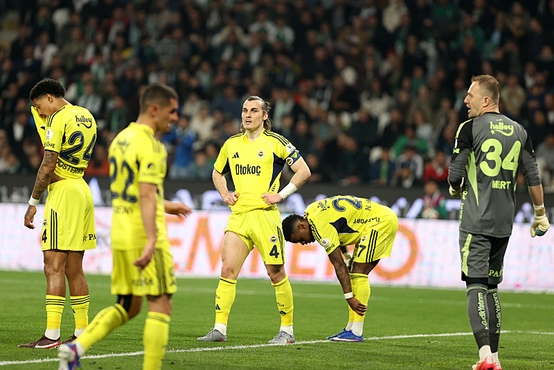 Fenerbahçe’de büyük değişim kapıda! 8 ayrılık netleşti