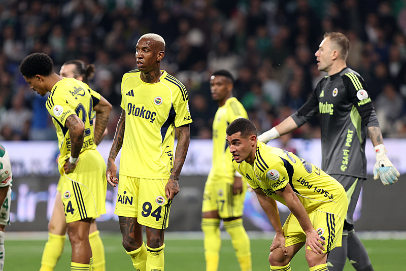 Fenerbahçe’de büyük değişim kapıda! 8 ayrılık netleşti