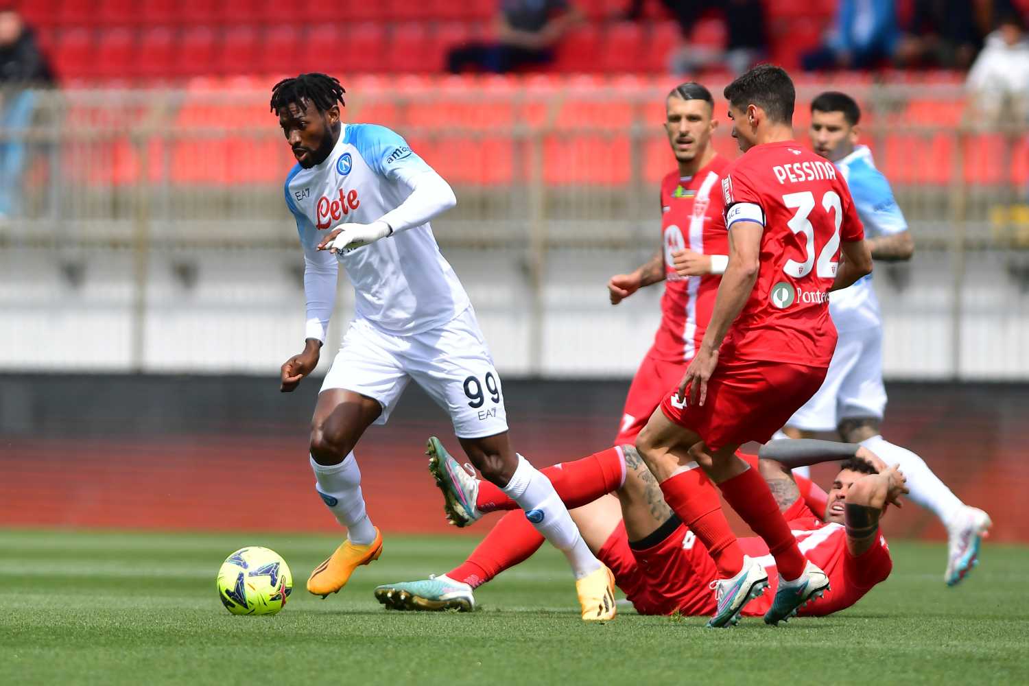 Transferde dev derbi! Beşiktaş ile Galatasaray aynı yıldızın peşine düştü