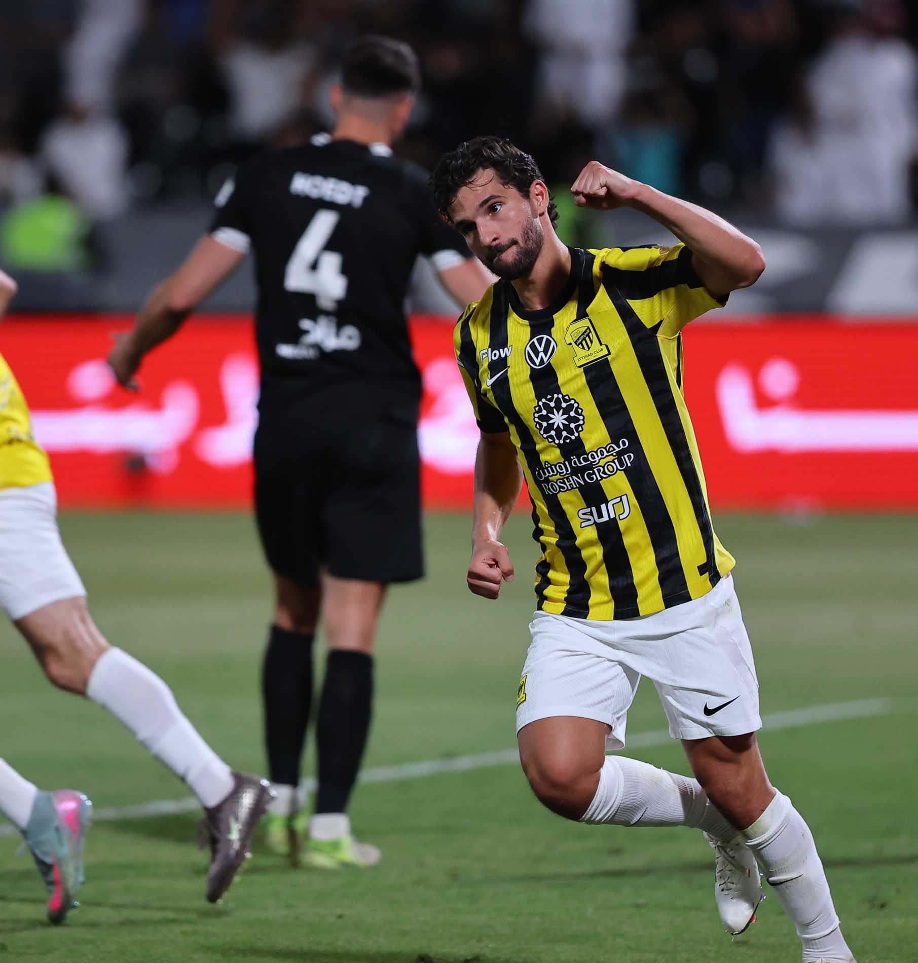 Fenerbahçe, Al Ittihad ile bir kez daha transfer masasında! Hedef Houssem Aouar