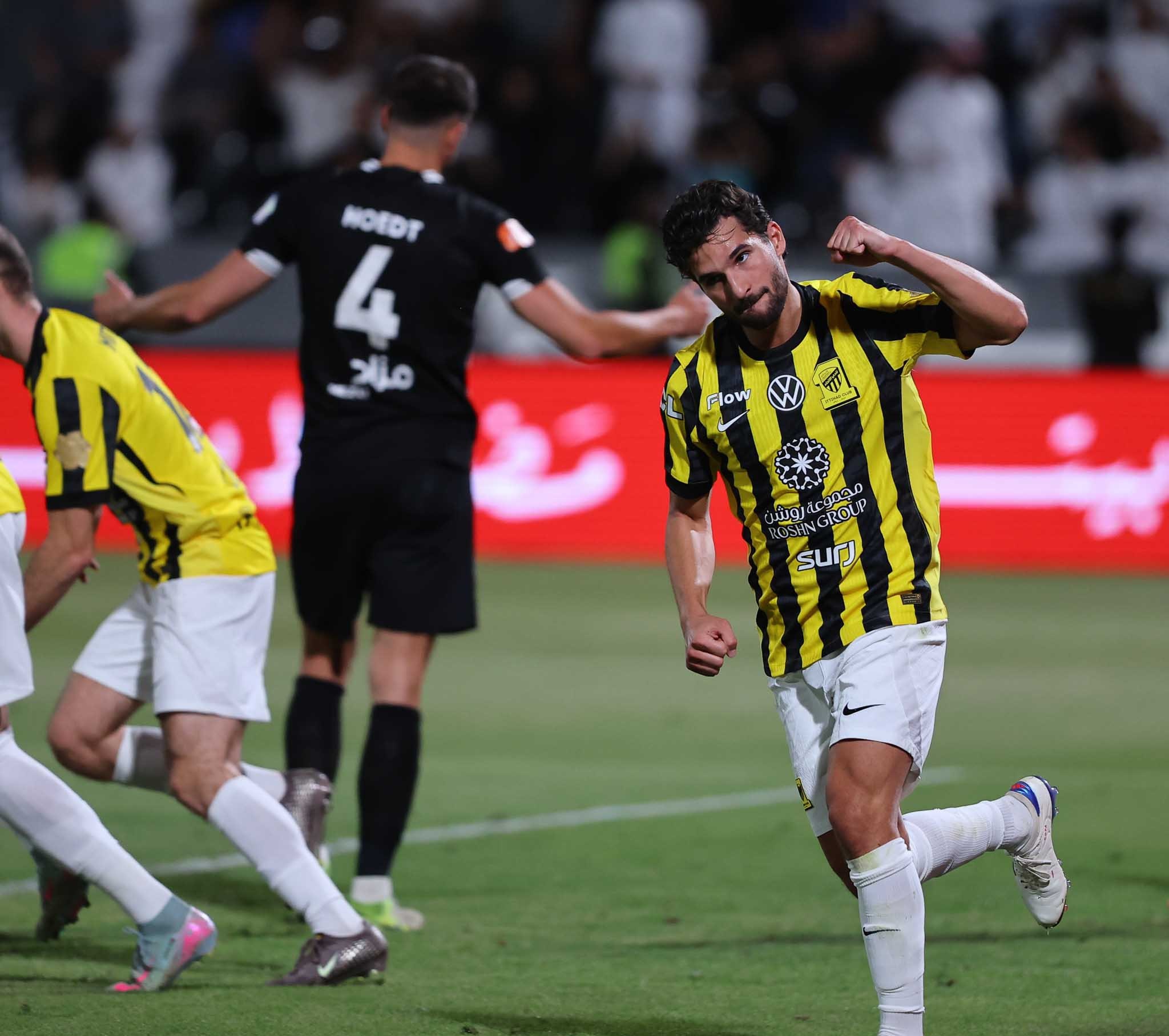 Fenerbahçe, Al Ittihad ile bir kez daha transfer masasında! Hedef Houssem Aouar