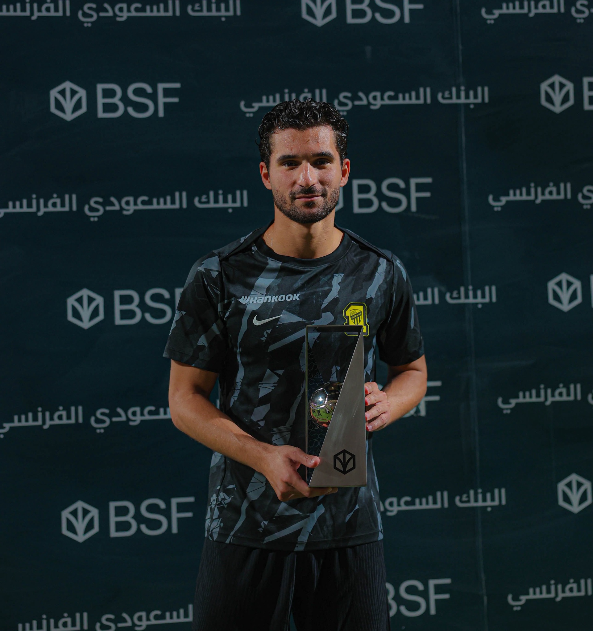 Fenerbahçe, Al Ittihad ile bir kez daha transfer masasında! Hedef Houssem Aouar