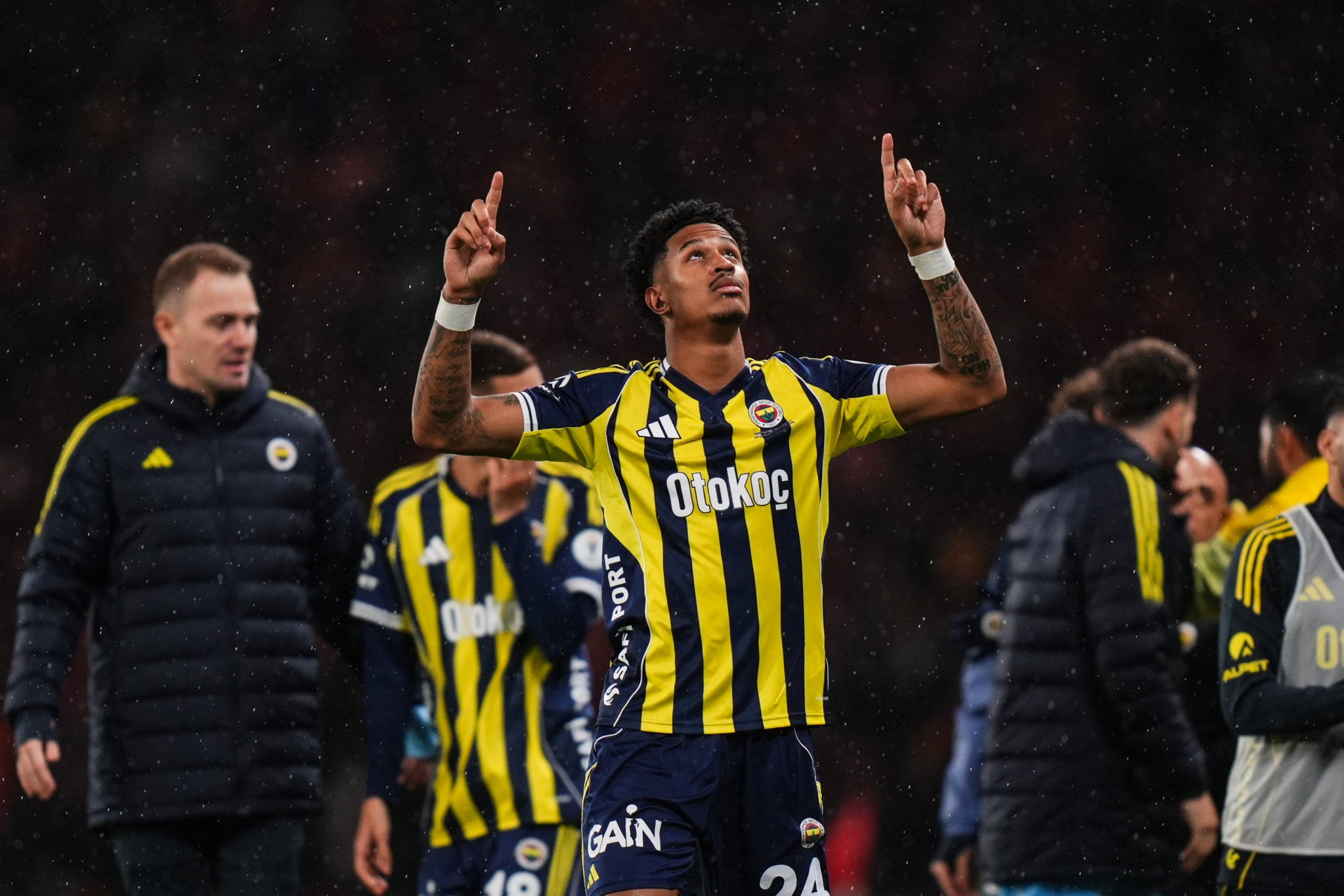 Fenerbahçe’ye Jayden Oosterwolde piyangosu! Roma’nın ardından bir talibi daha çıktı