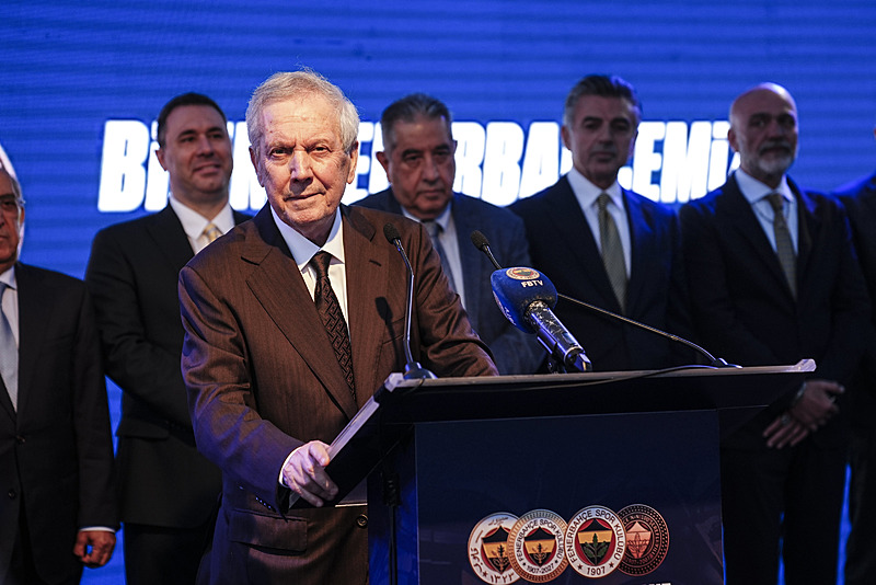 Farioli Fenerbahçe’nin başına geçecek mi? Ünlü gazeteci sosyal medyadan duyurdu
