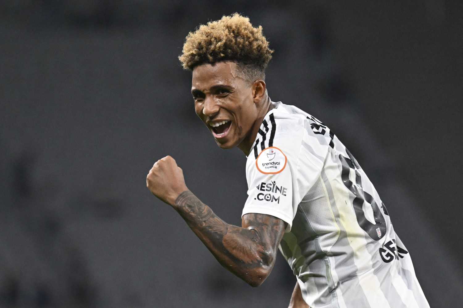 Galatasaray’dan Beşiktaş’ı kızdıracak transfer! Okan Buruk istedi yönetim devreye girdi