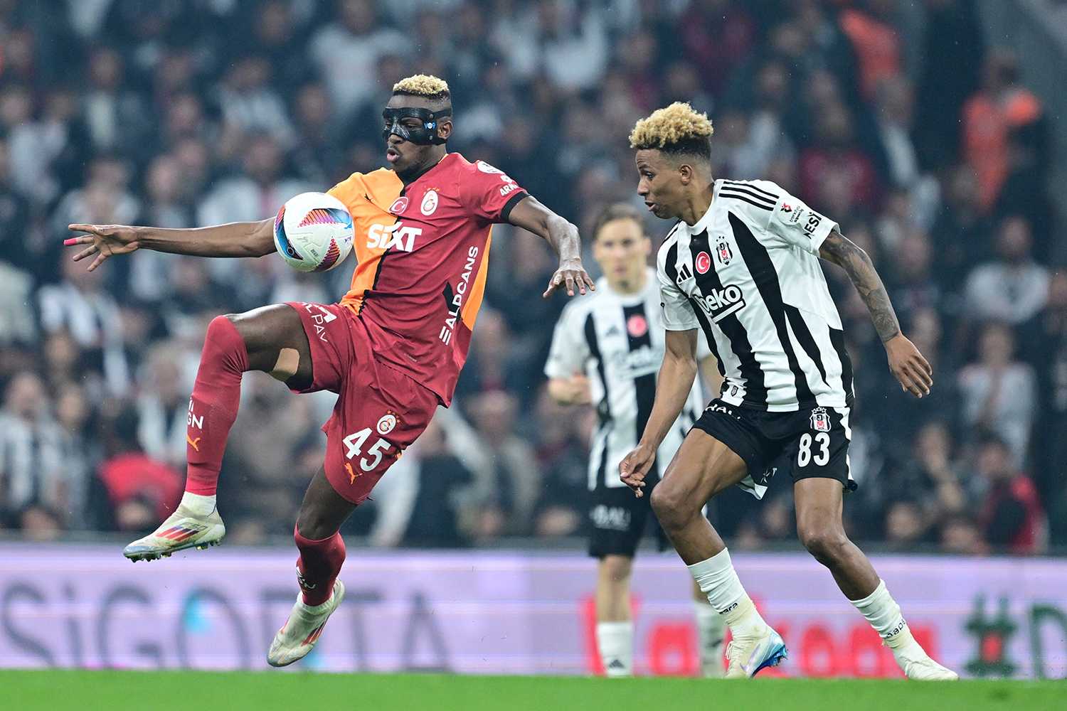 Galatasaray’dan Beşiktaş’ı kızdıracak transfer! Okan Buruk istedi yönetim devreye girdi