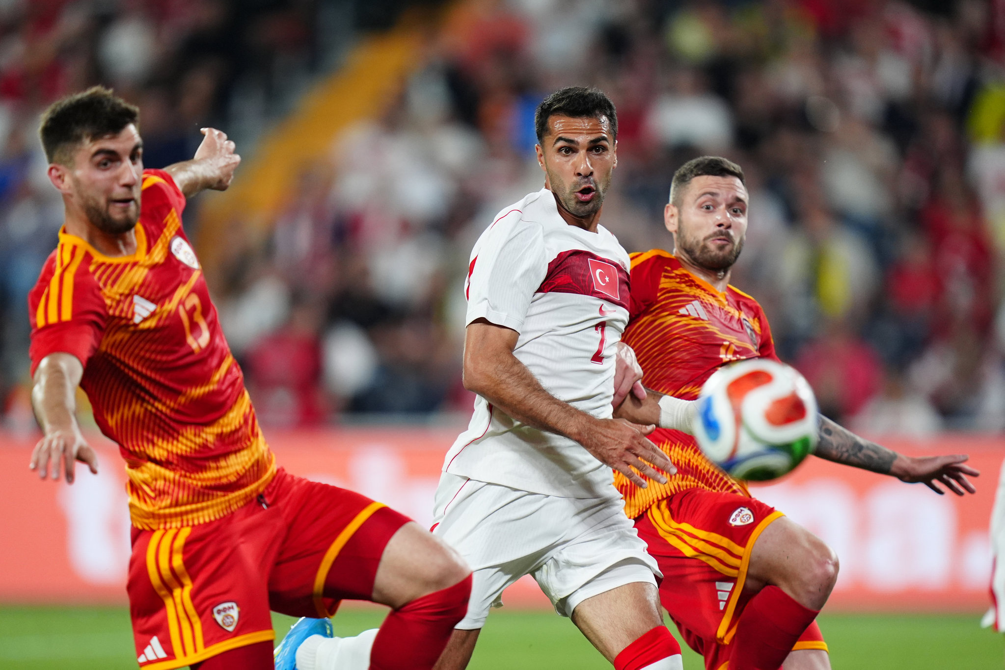 Transferde son dakika gelişmesi! Zeki Çelik ve Galatasaray...