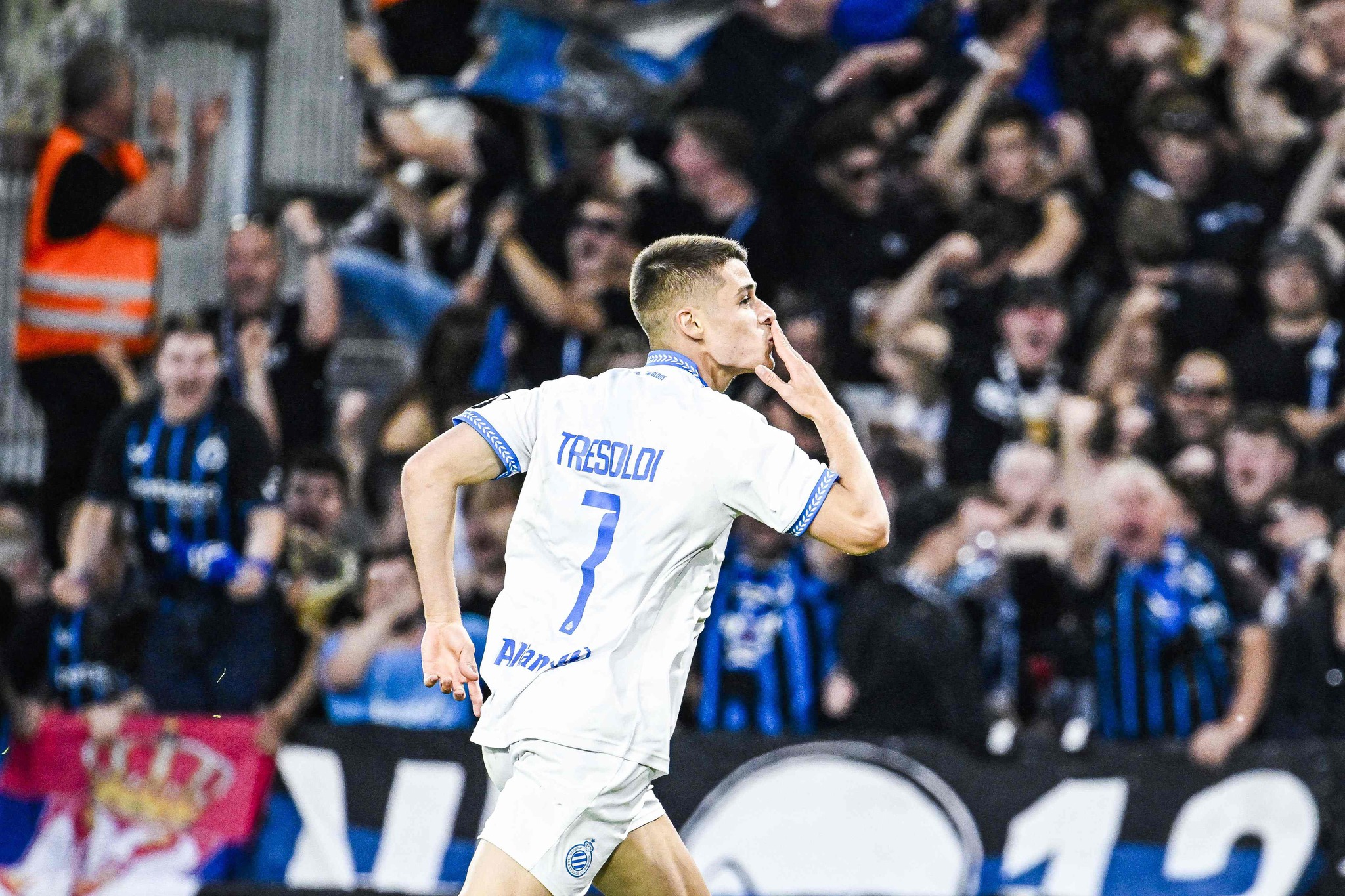 Galatasaray’dan Victor Osimhen’in yanına genç golcü transferi!