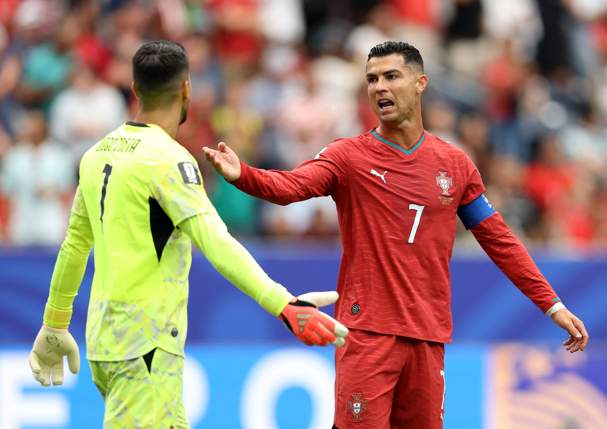 Cristiano Ronaldo çılgına Döndü! Takım arkadaşıyla tartıştı