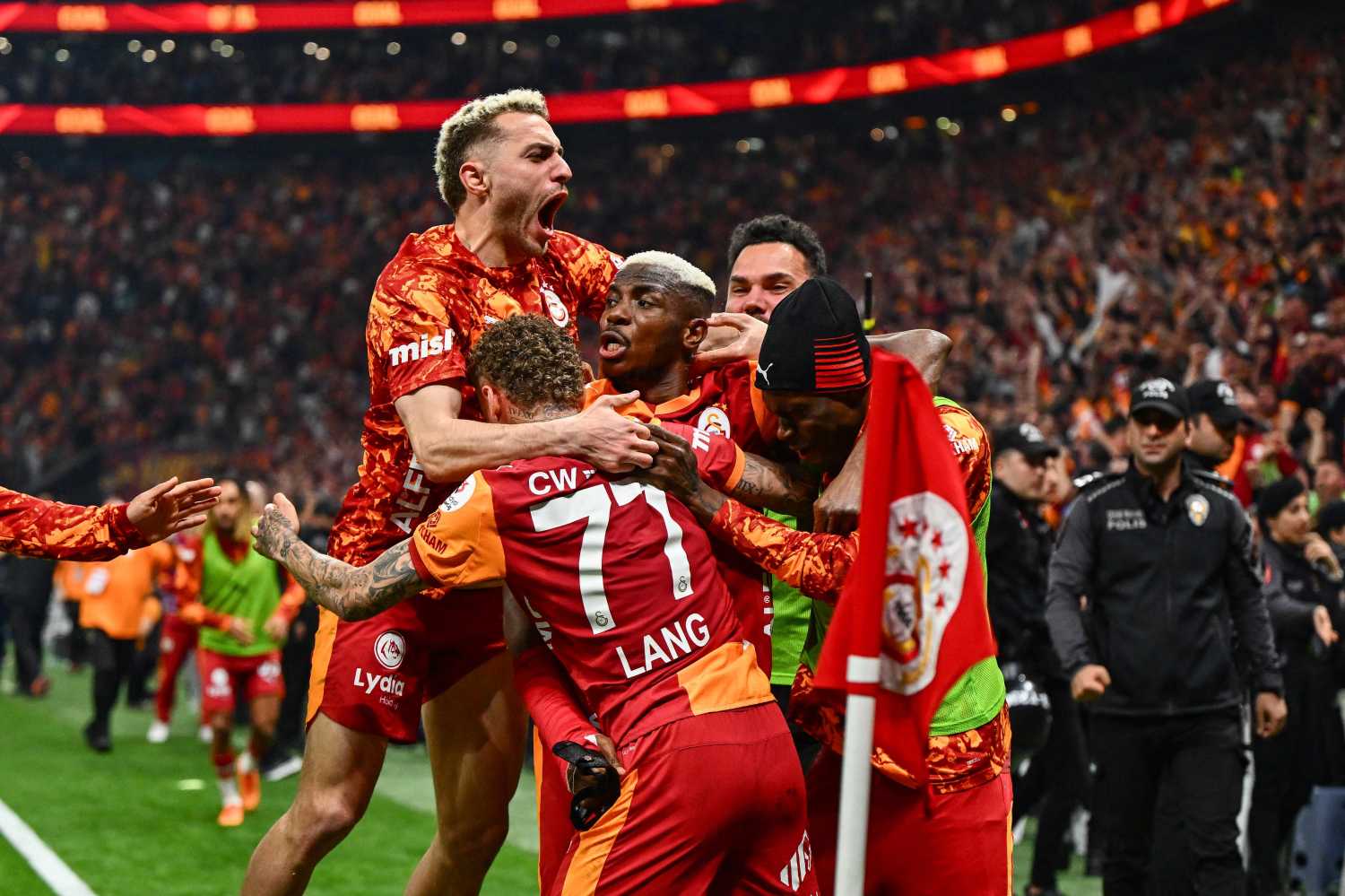 Victor Osimhen Galatasaray’dan ayrılacak mı? Canlı yayında açıkladı