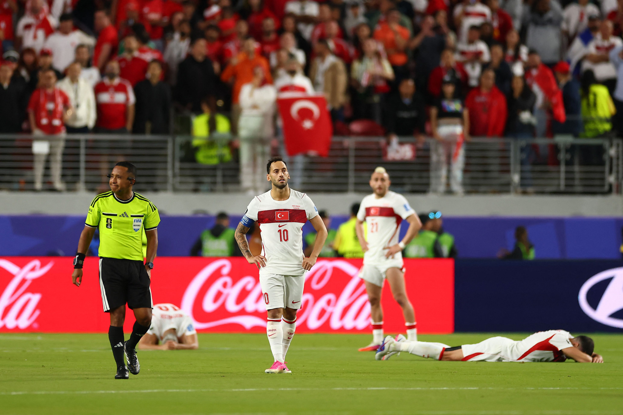 A Milli Futbol Takımımızda büyük üzüntü! Paraguay maçı sonrası sahayı gözyaşlarıyla terk ettiler