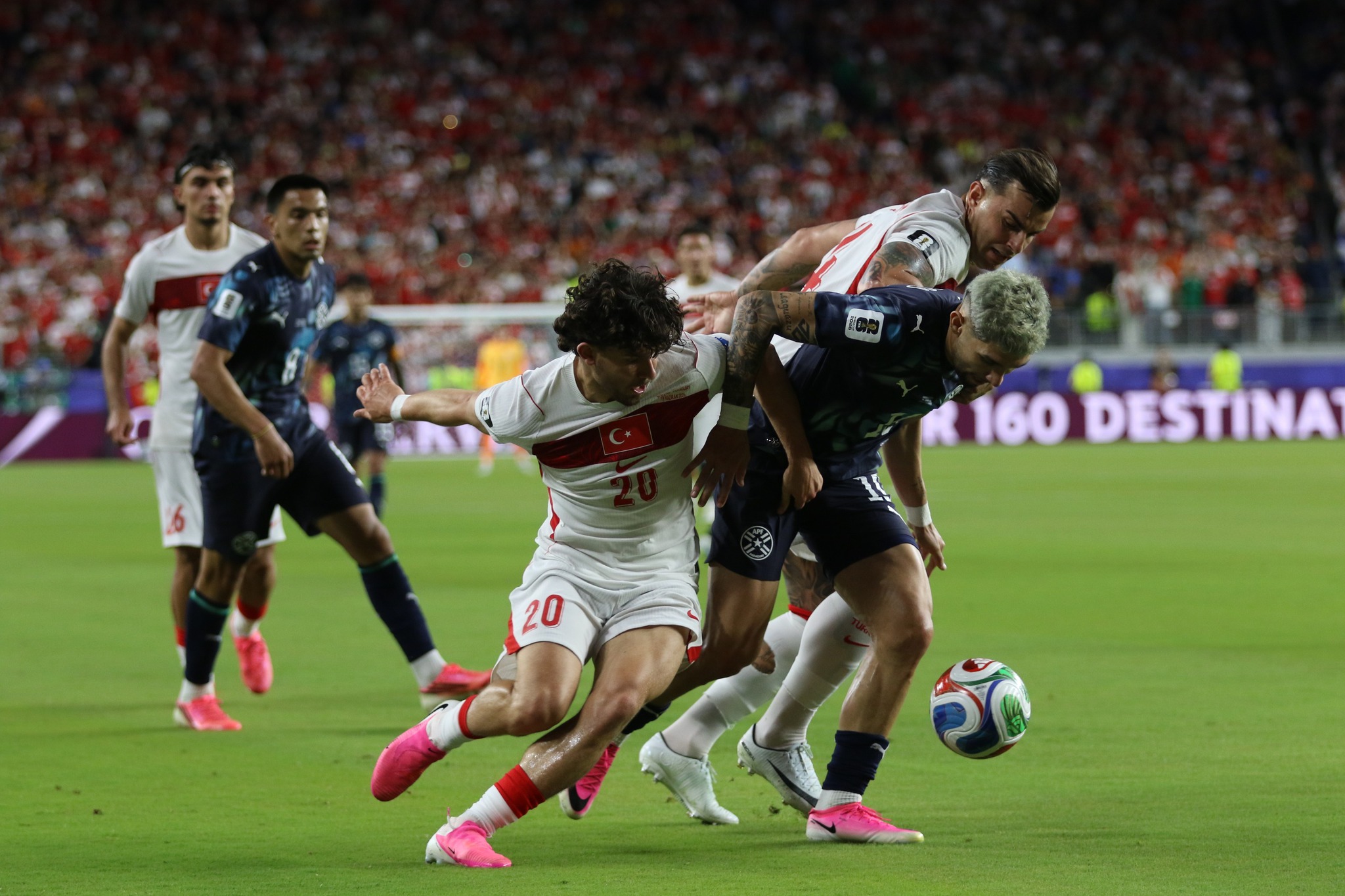 A Milli Futbol Takımımızda büyük üzüntü! Paraguay maçı sonrası sahayı gözyaşlarıyla terk ettiler