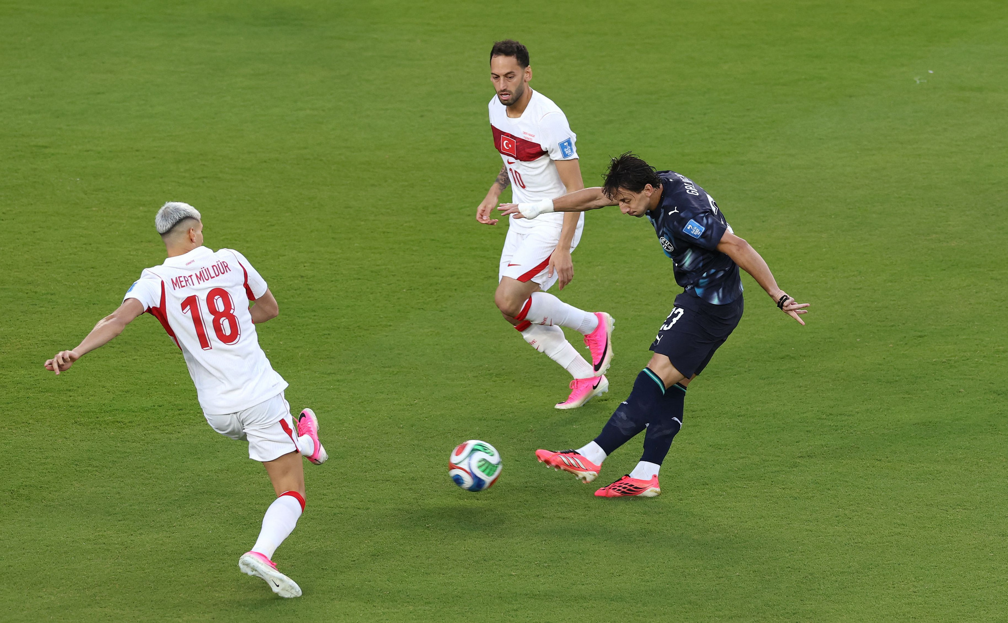 A Milli Futbol Takımımızda büyük üzüntü! Paraguay maçı sonrası sahayı gözyaşlarıyla terk ettiler