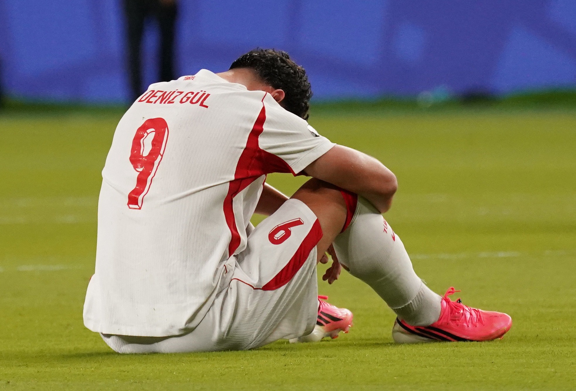 A Milli Futbol Takımımızda büyük üzüntü! Paraguay maçı sonrası sahayı gözyaşlarıyla terk ettiler