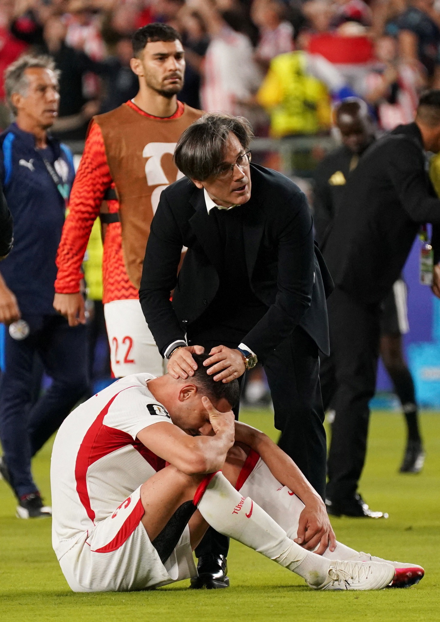 A Milli Futbol Takımımızda büyük üzüntü! Paraguay maçı sonrası sahayı gözyaşlarıyla terk ettiler