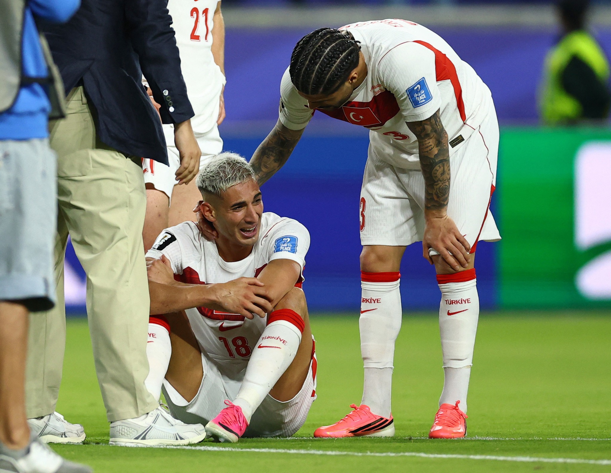 A Milli Futbol Takımımızda büyük üzüntü! Paraguay maçı sonrası sahayı gözyaşlarıyla terk ettiler