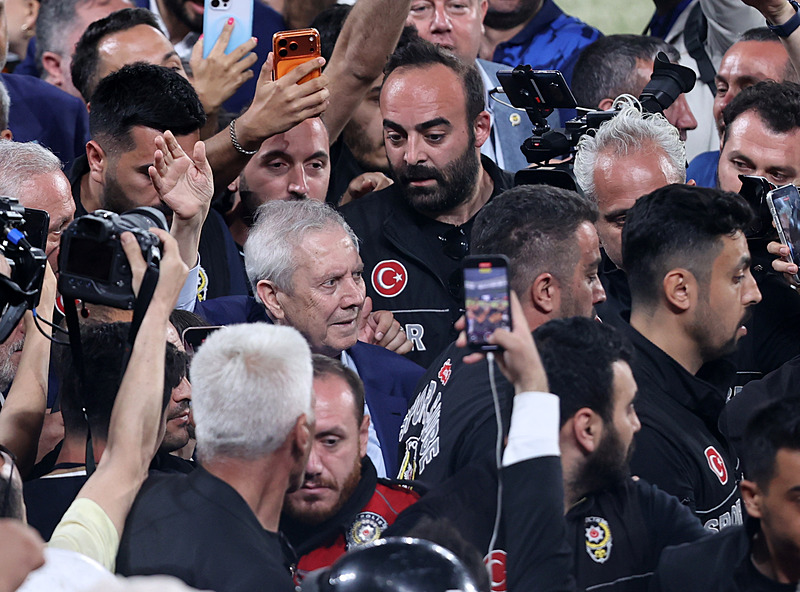 Fenerbahçe Başkanı Aziz Yıldırım’dan büyük fedakarlık!