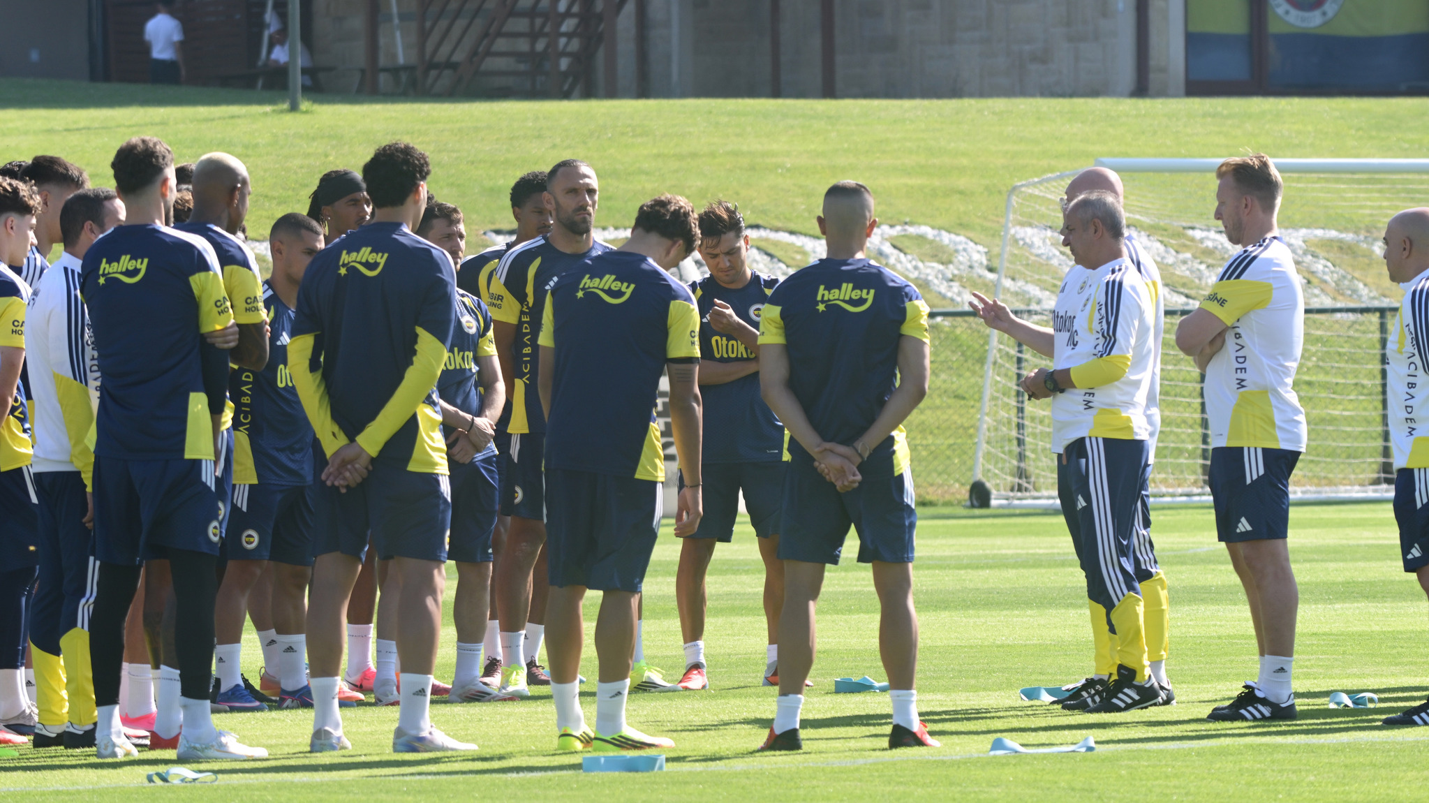 Fenerbahçe’de milli yıldıza transfer teklifi var! İşte yönetimin kararı