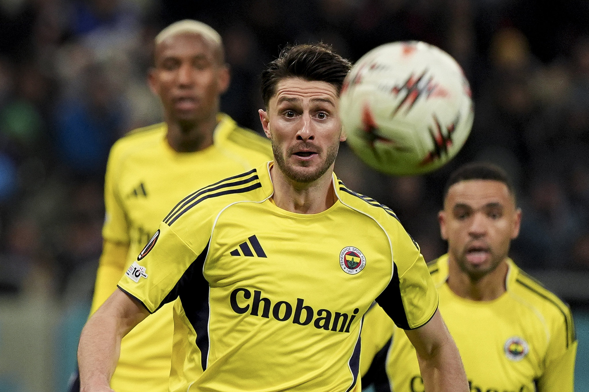 Fenerbahçe’de milli yıldıza transfer teklifi var! İşte yönetimin kararı