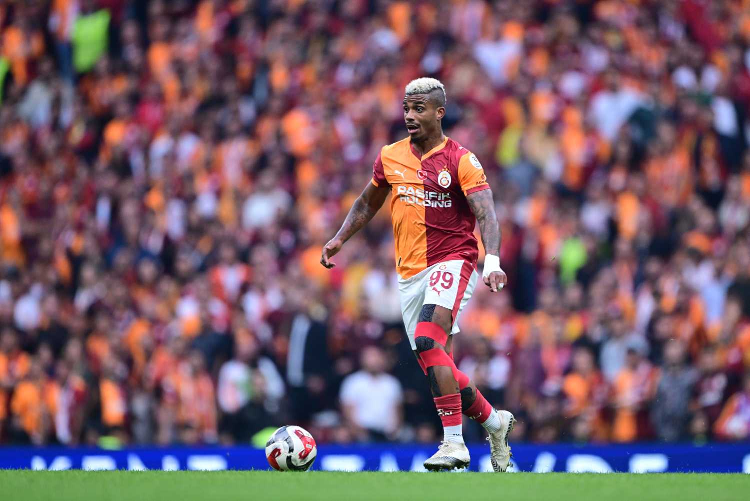 TRANSFER HABERİ: Galatasaray’da flaş ayrılık gelişmesi! Daha imzası bile kurumamıştı