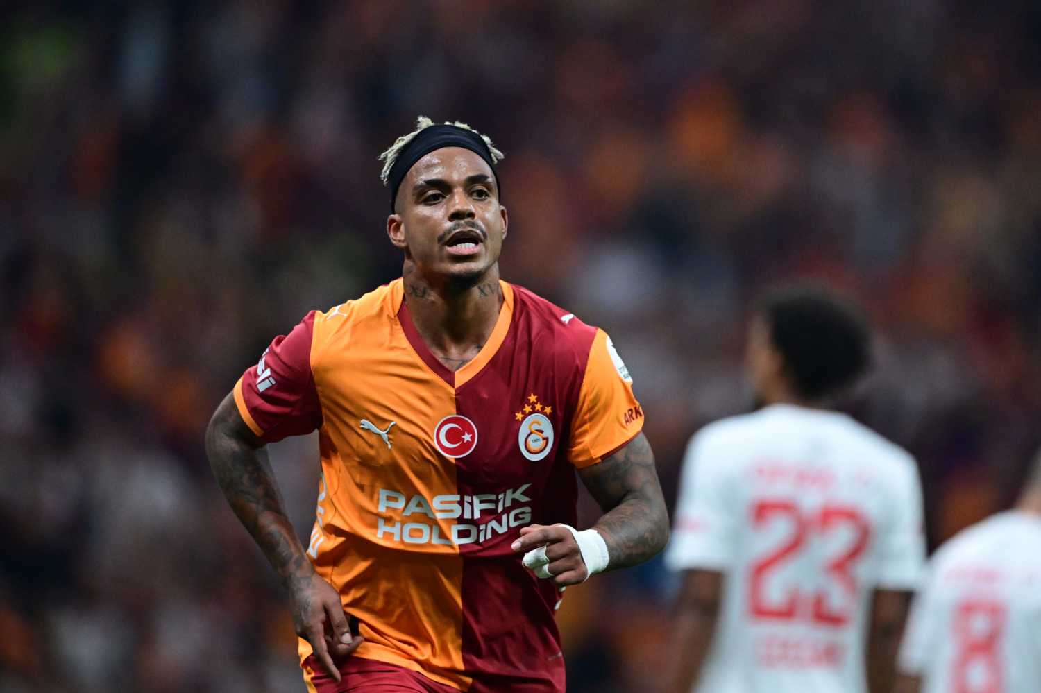 TRANSFER HABERİ: Galatasaray’da flaş ayrılık gelişmesi! Daha imzası bile kurumamıştı