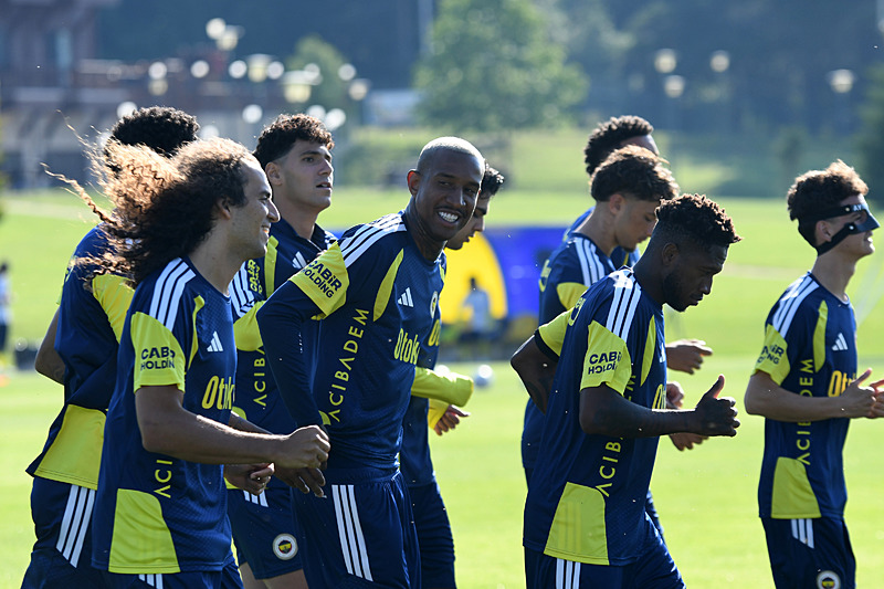 Fenerbahçe’de flaş ayrılık iddiası! Premier Lig’in yeni ekibi o yıldız için devrede