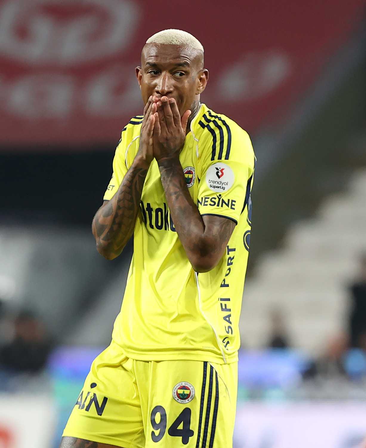 Fenerbahçe’de flaş ayrılık iddiası! Premier Lig’in yeni ekibi o yıldız için devrede