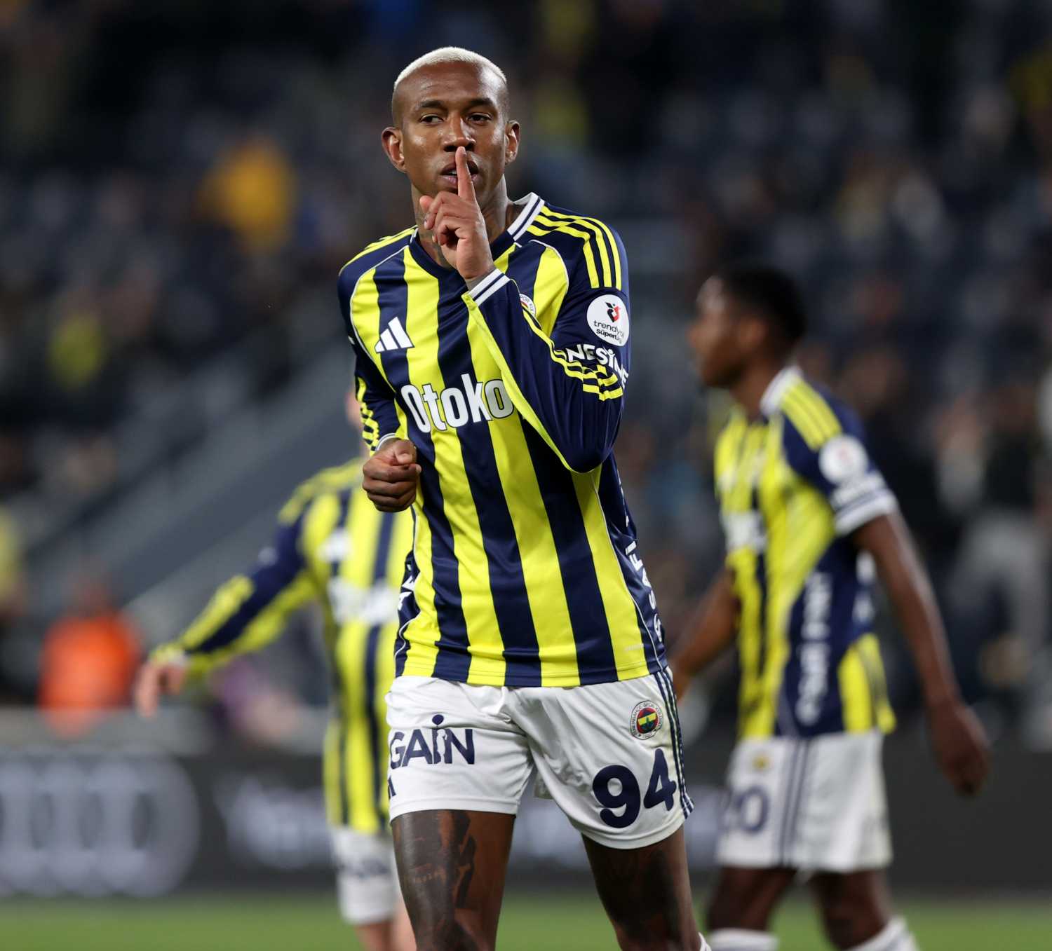Fenerbahçe’de flaş ayrılık iddiası! Premier Lig’in yeni ekibi o yıldız için devrede