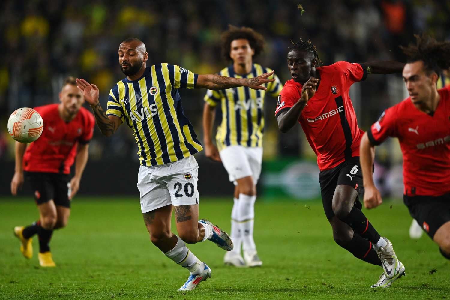TRANSFER HABERİ: Galatasaray’dan orta saha bombası! 10+4 kuralına uyuyor