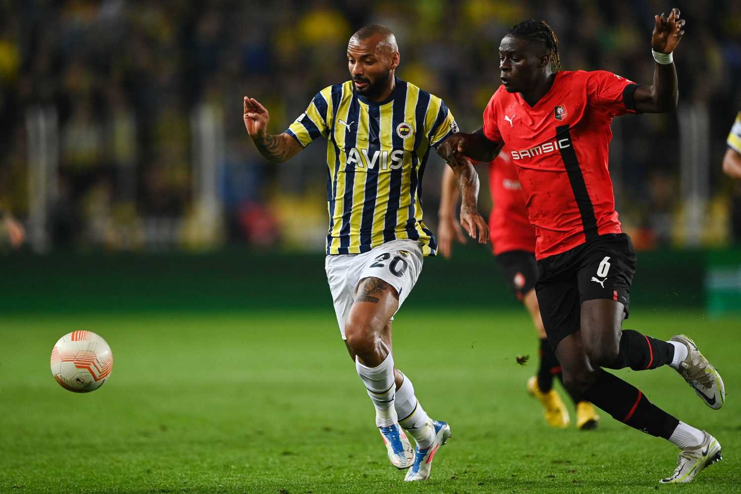 TRANSFER HABERİ: Galatasaray’dan orta saha bombası! 10+4 kuralına uyuyor