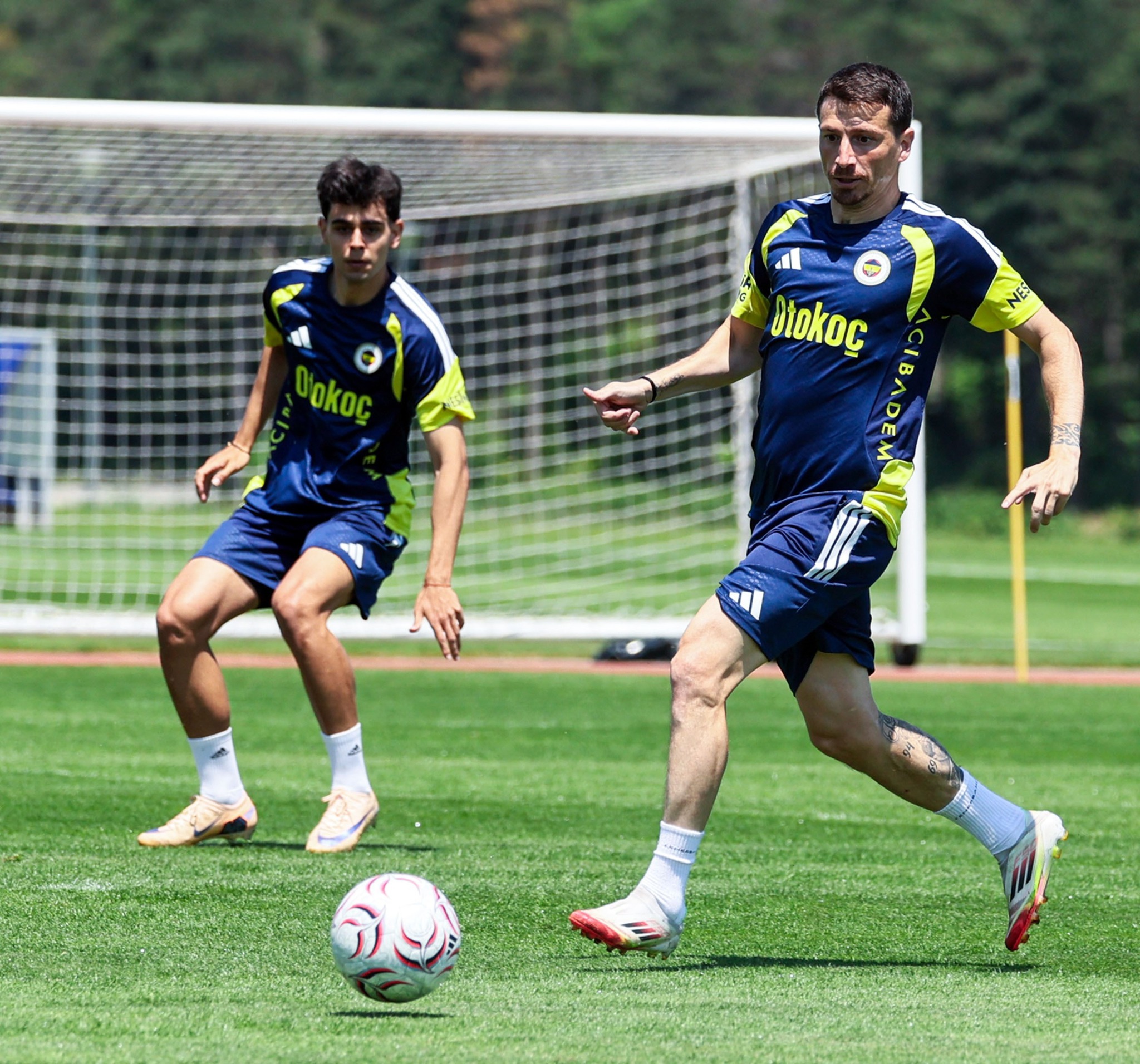 FENERBAHÇE HABERİ: İsmail Kartal’dan şok karar! 8 futbolcu kampa götürülmeyecek