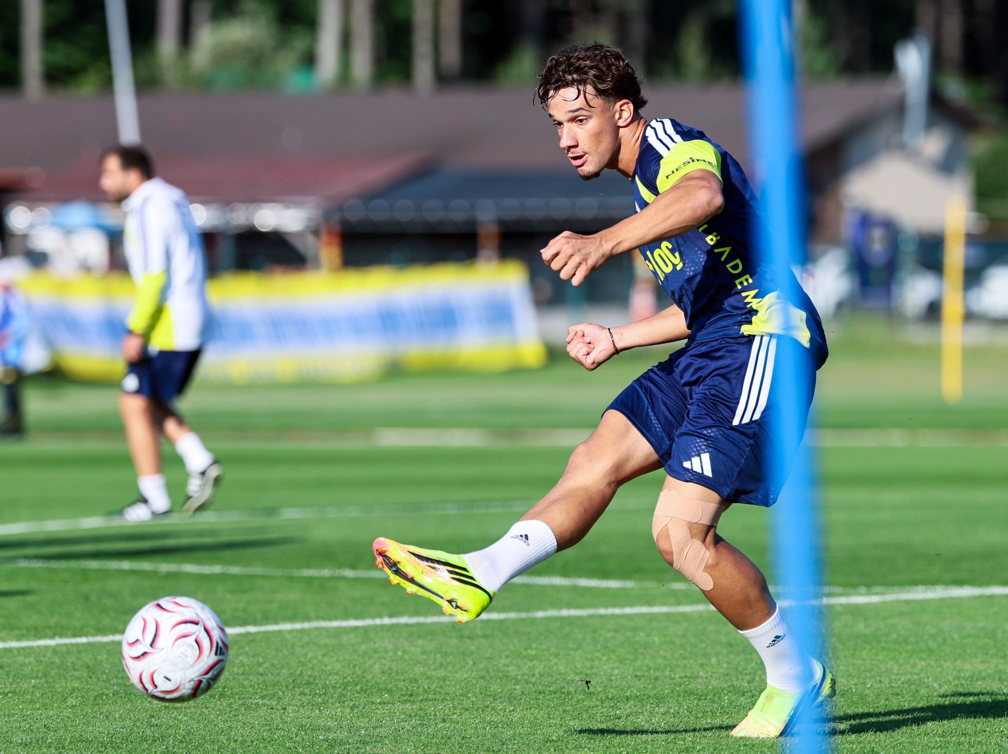 FENERBAHÇE HABERİ: İsmail Kartal’dan şok karar! 8 futbolcu kampa götürülmeyecek