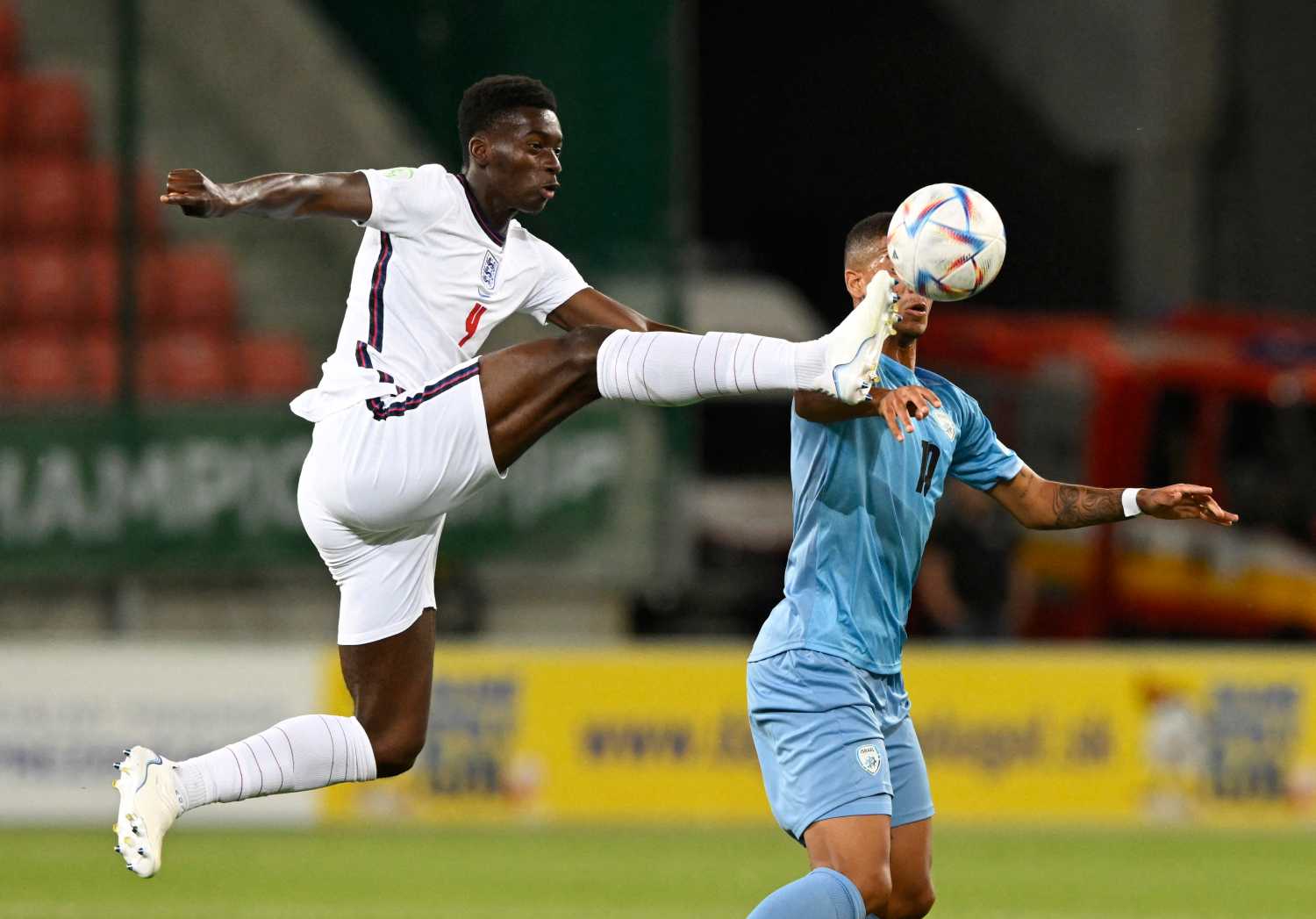 Galatasaray’dan sürpriz transfer! Okan Buruk beğendi yönetim devreye girdi