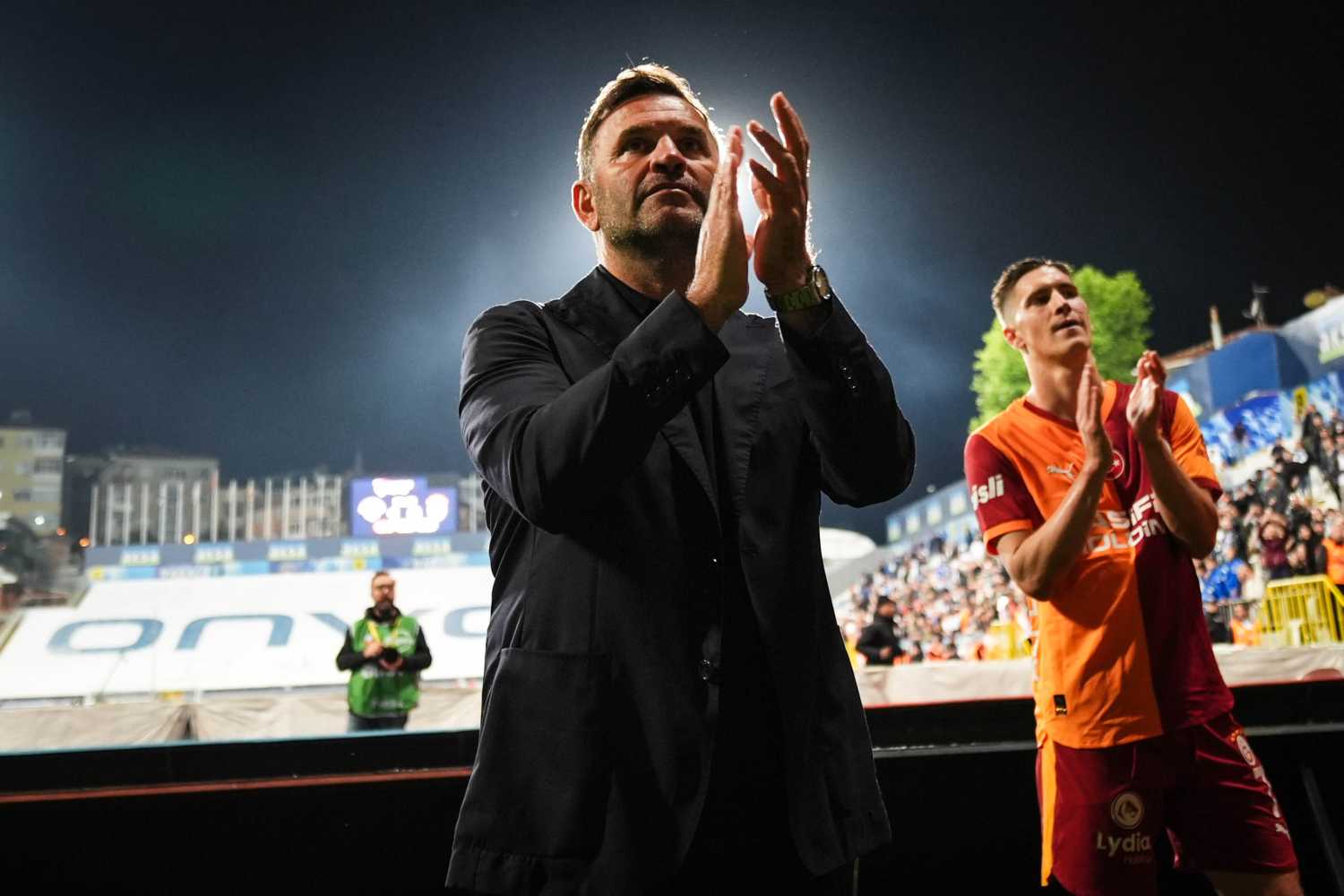 Galatasaray’dan sürpriz transfer! Okan Buruk beğendi yönetim devreye girdi