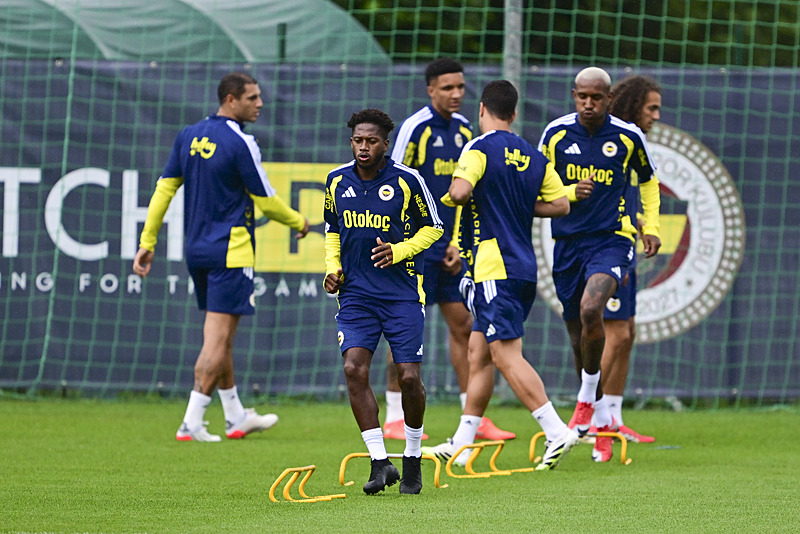 TRANSFER HABERİ: Fenerbahçe’de sıcak gelişme! Ve resmi imzayı attı