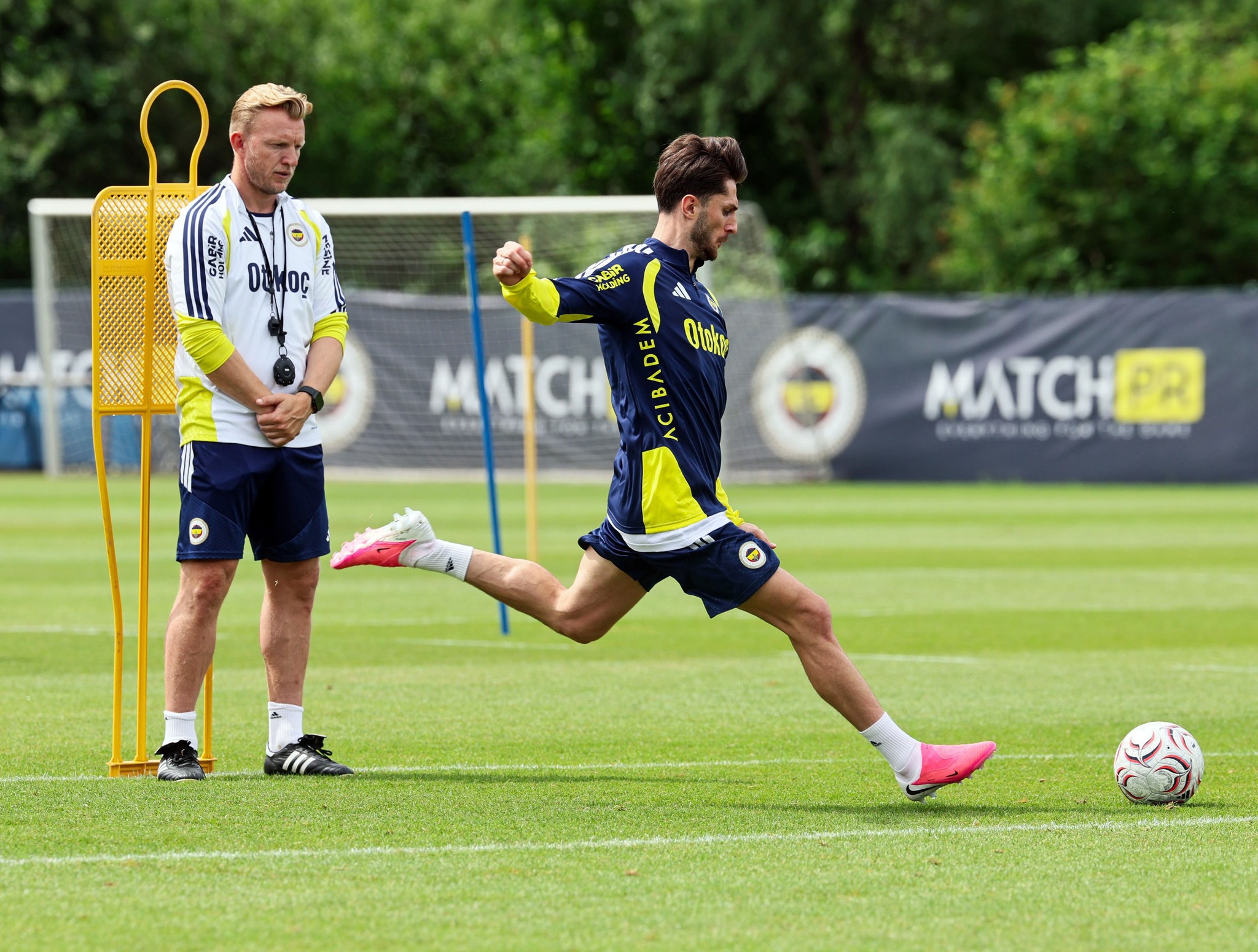 Fenerbahçe’den, Galatasaray ve Trabzonspor’a dev çalım! Transfer dönemine damga vuracak hamle
