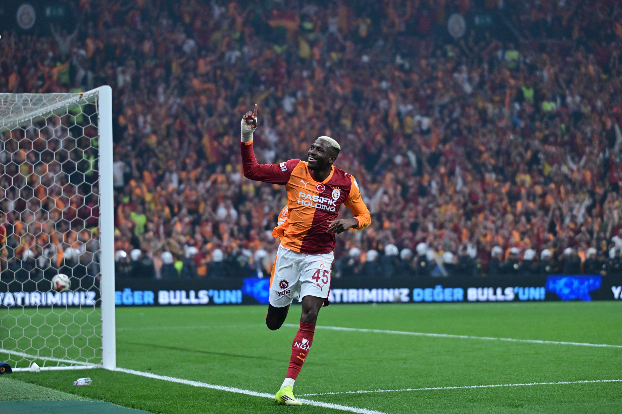 İspanyol devi Osimhen için Galatasaray’ın kapısını çalabilir