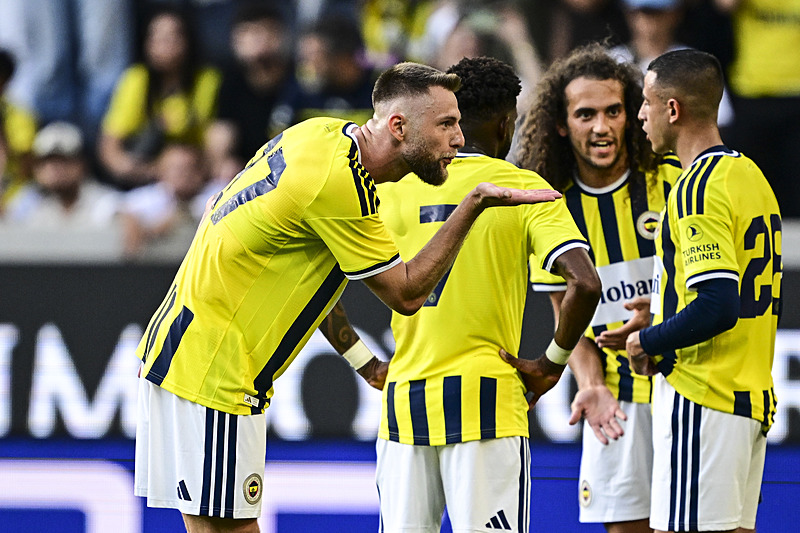 Fenerbahçe’nin yıldızına Komşu’dan sürpriz talip!