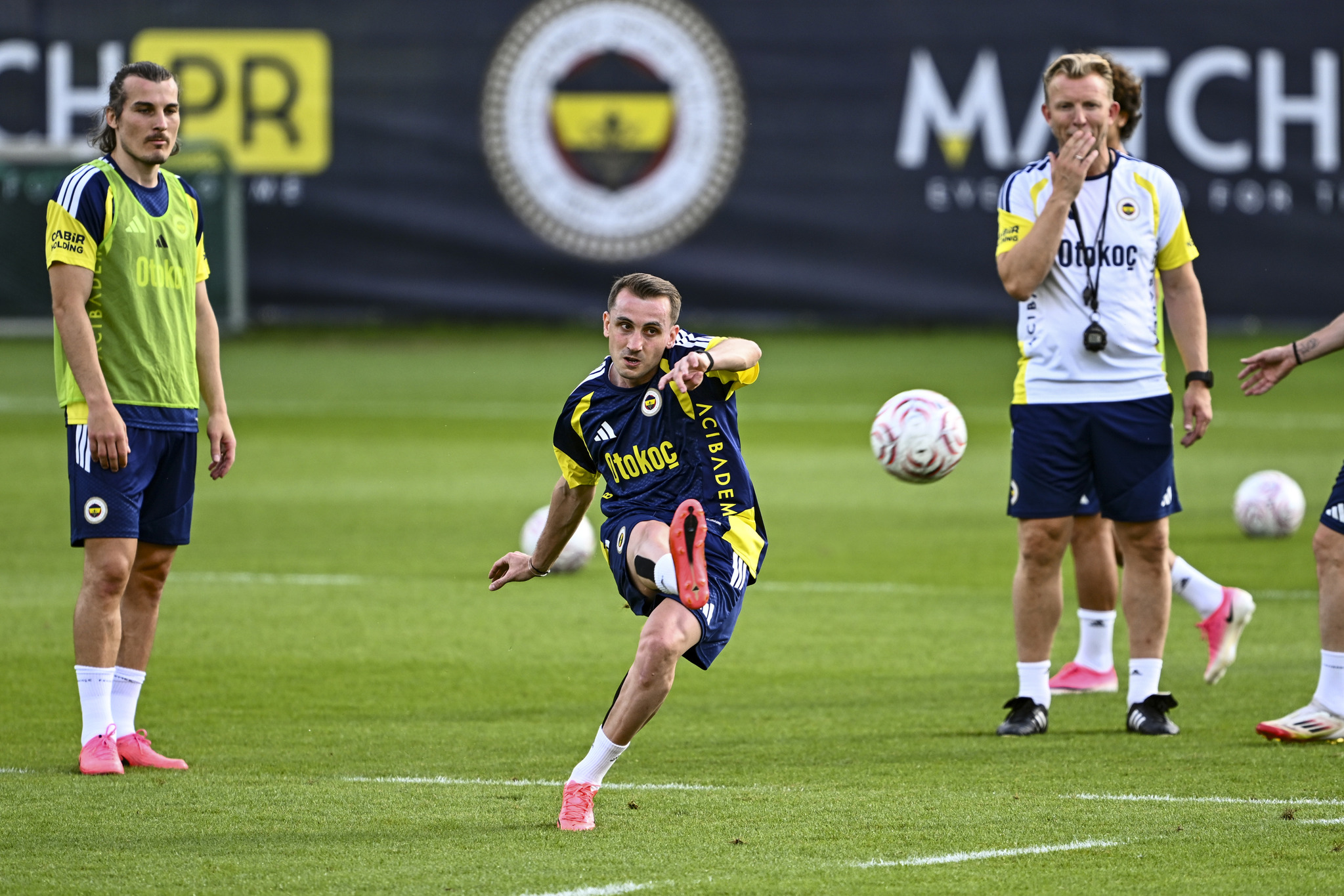 TRANSFER HABERİ: Fenerbahçe’den flaş Kerem Aktürkoğlu kararı! Takımdan ayrılacak mı?