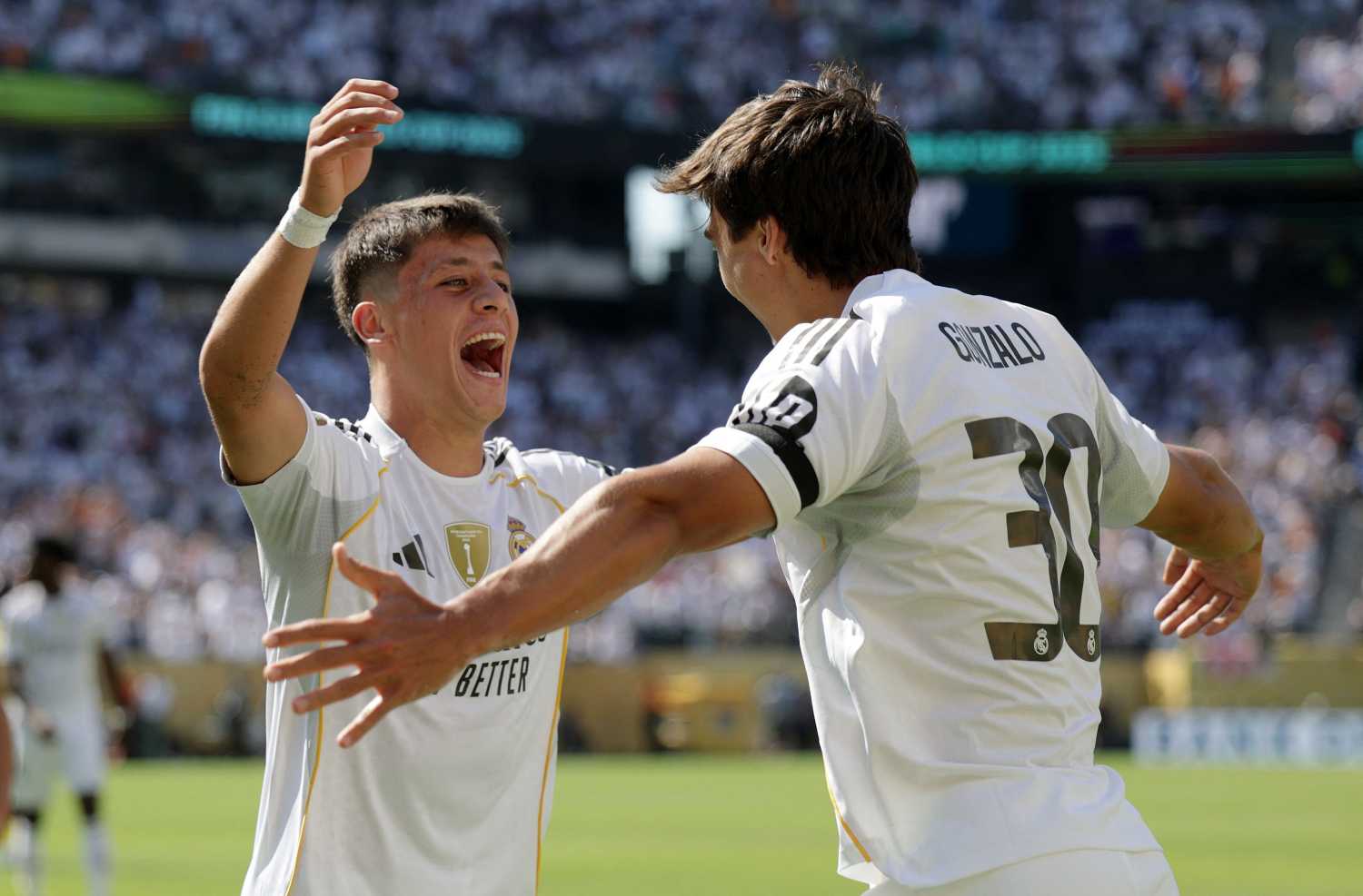 Fenerbahçe’de golcü planları değişti! Yabancı kuralının etkisiyle...