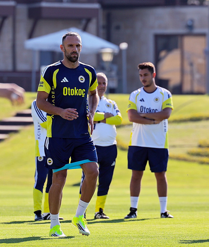 Fenerbahçe’de golcü planları değişti! Yabancı kuralının etkisiyle...