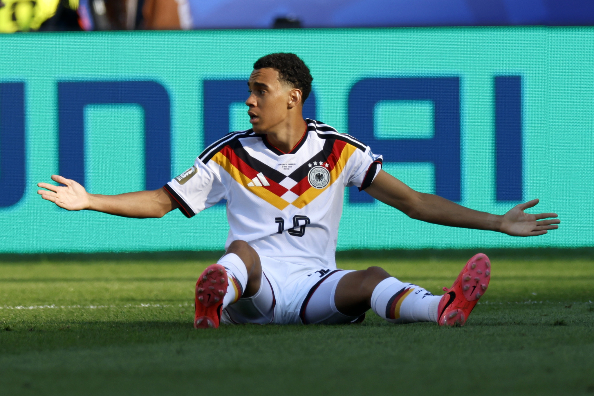 Sane’den transfer konuşması: Galatasaray’a gel Musiala!