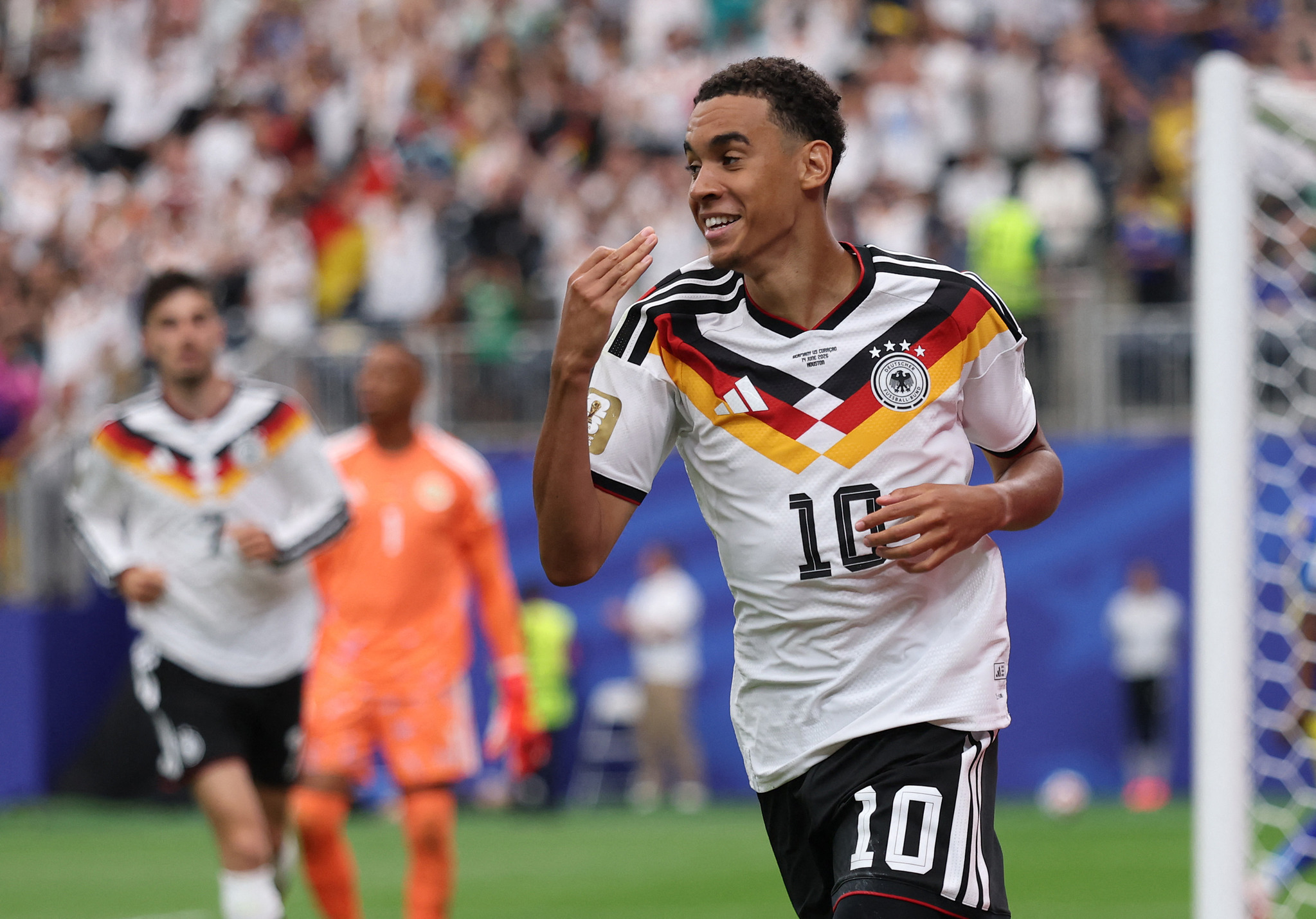 Sane’den transfer konuşması: Galatasaray’a gel Musiala!