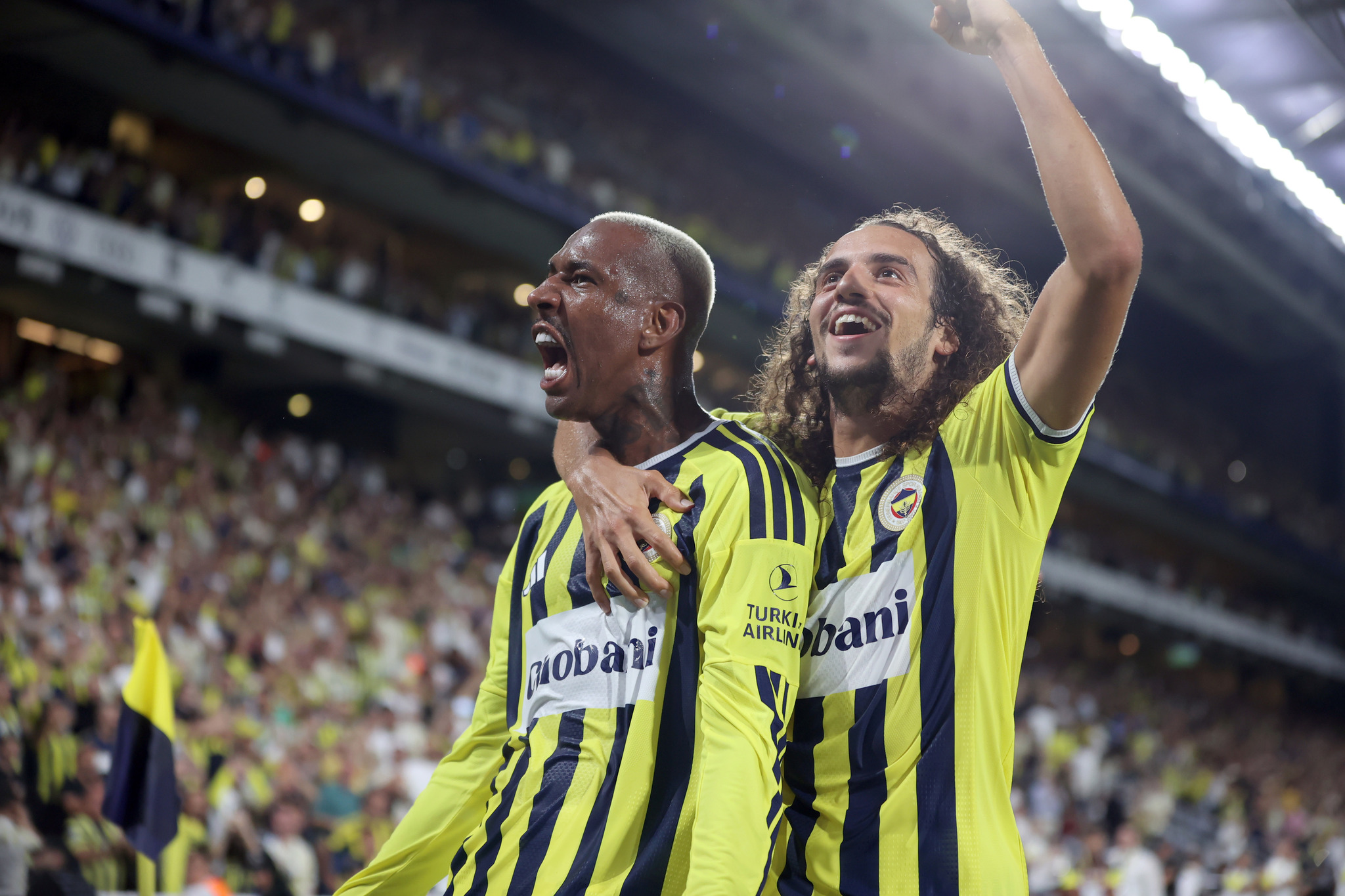 Ahmet Çakar’dan Fenerbahçeli oyuncuya eleştiri: Çok şey ifade etmeli ama edemiyor!