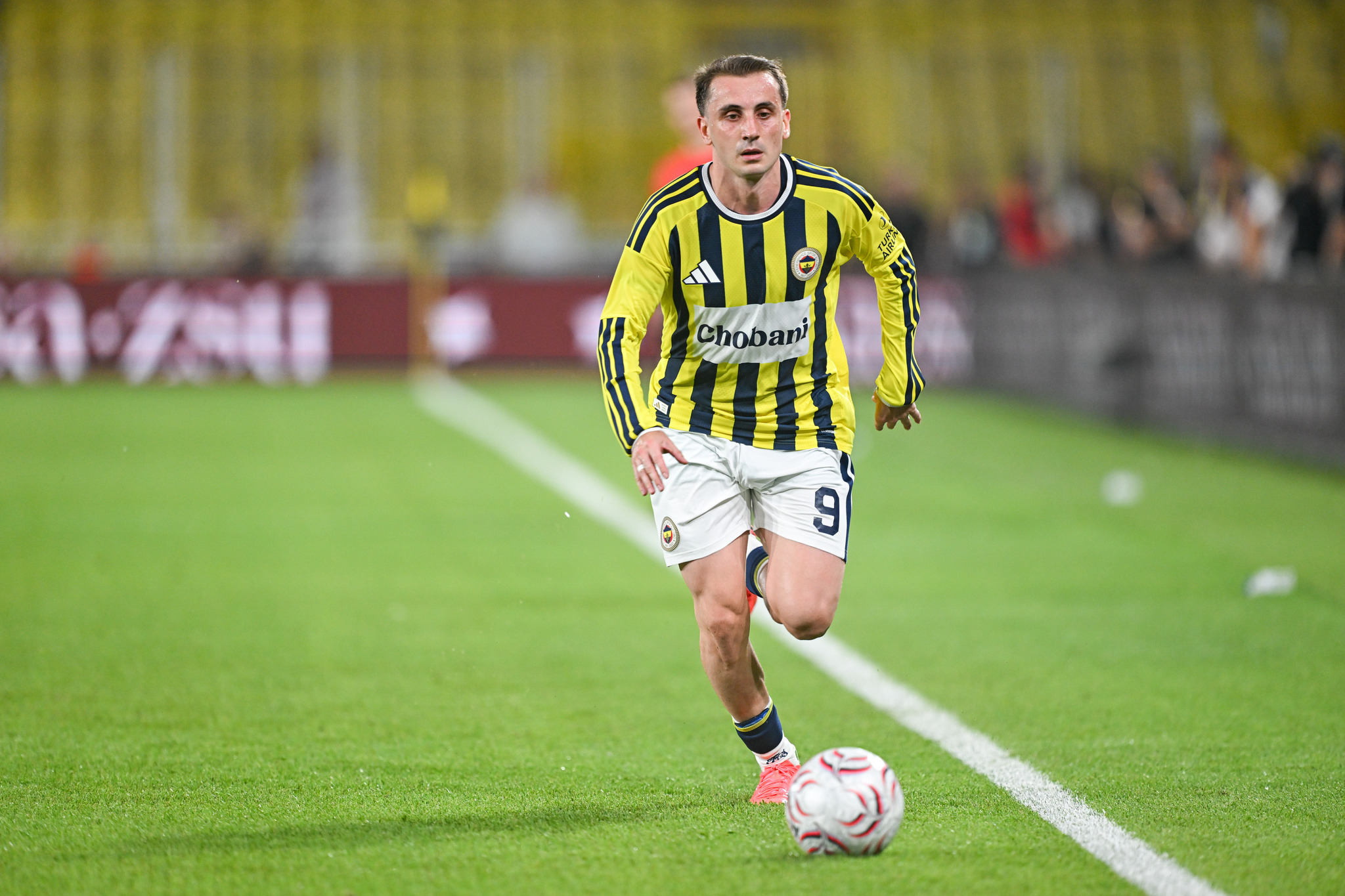 Ahmet Çakar’dan Fenerbahçeli oyuncuya eleştiri: Çok şey ifade etmeli ama edemiyor!