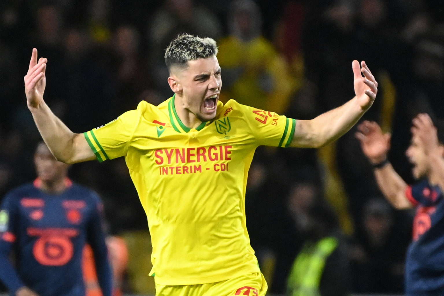 Galatasaray yıldız ismin transferi için el sıkıştı! Maaşını bile duyurdular