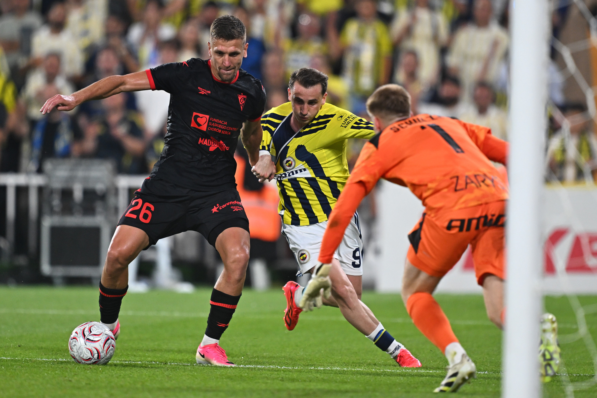 Fenerbahçe’de beklenmedik ayrılık kapıda! İtalya’dan da talip oldular