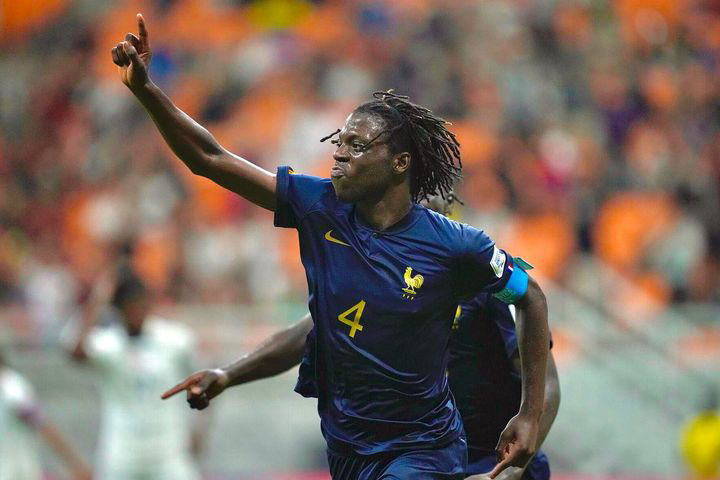 Galatasaray’a stoper transferinde sürpriz isim! Bastien Meupiyou...