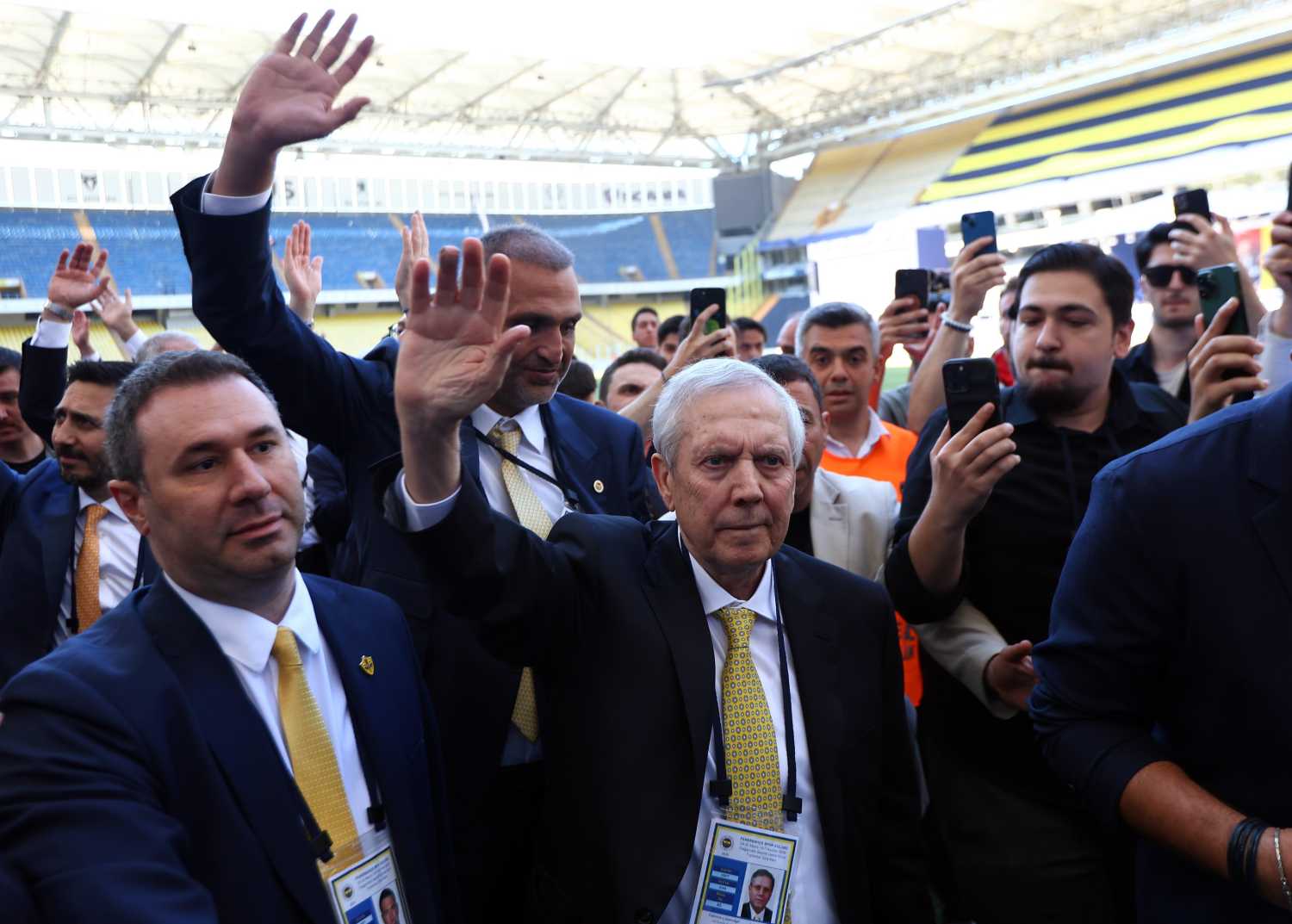 Fenerbahçe’den tarihi takas hamlesi! Süper Lig’in 2 yıldızı için...